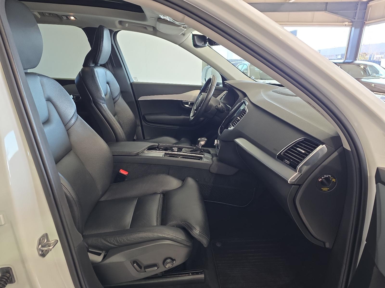 Volvo XC90 D5 Momentum AWD AHK Pano FourC 360° WinterP