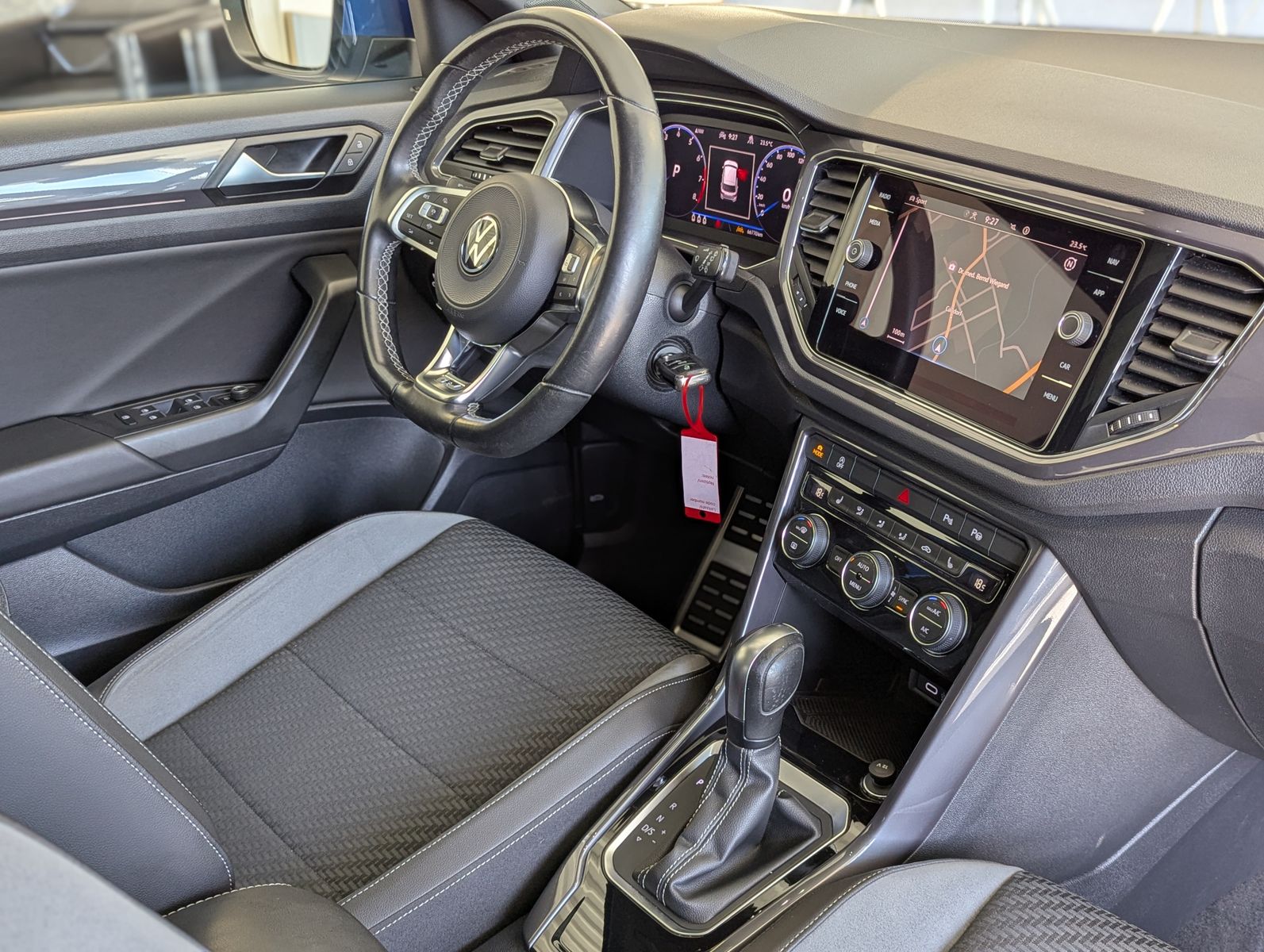 Fahrzeugabbildung Volkswagen T-Roc 1.5 TSI DSG 2x R-Line Sport Pano AID LED