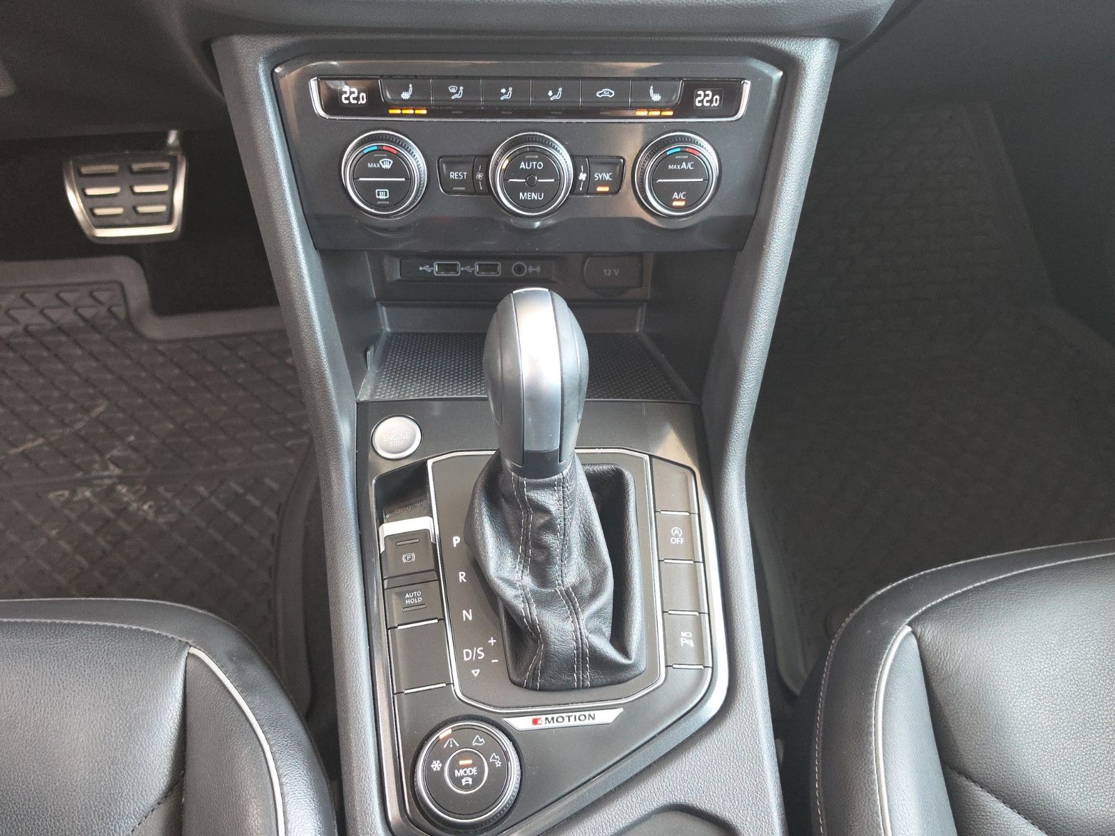 Fahrzeugabbildung Volkswagen Tiguan  R-LINE HiGHLiNE  4MOTION PANORAMA DACH