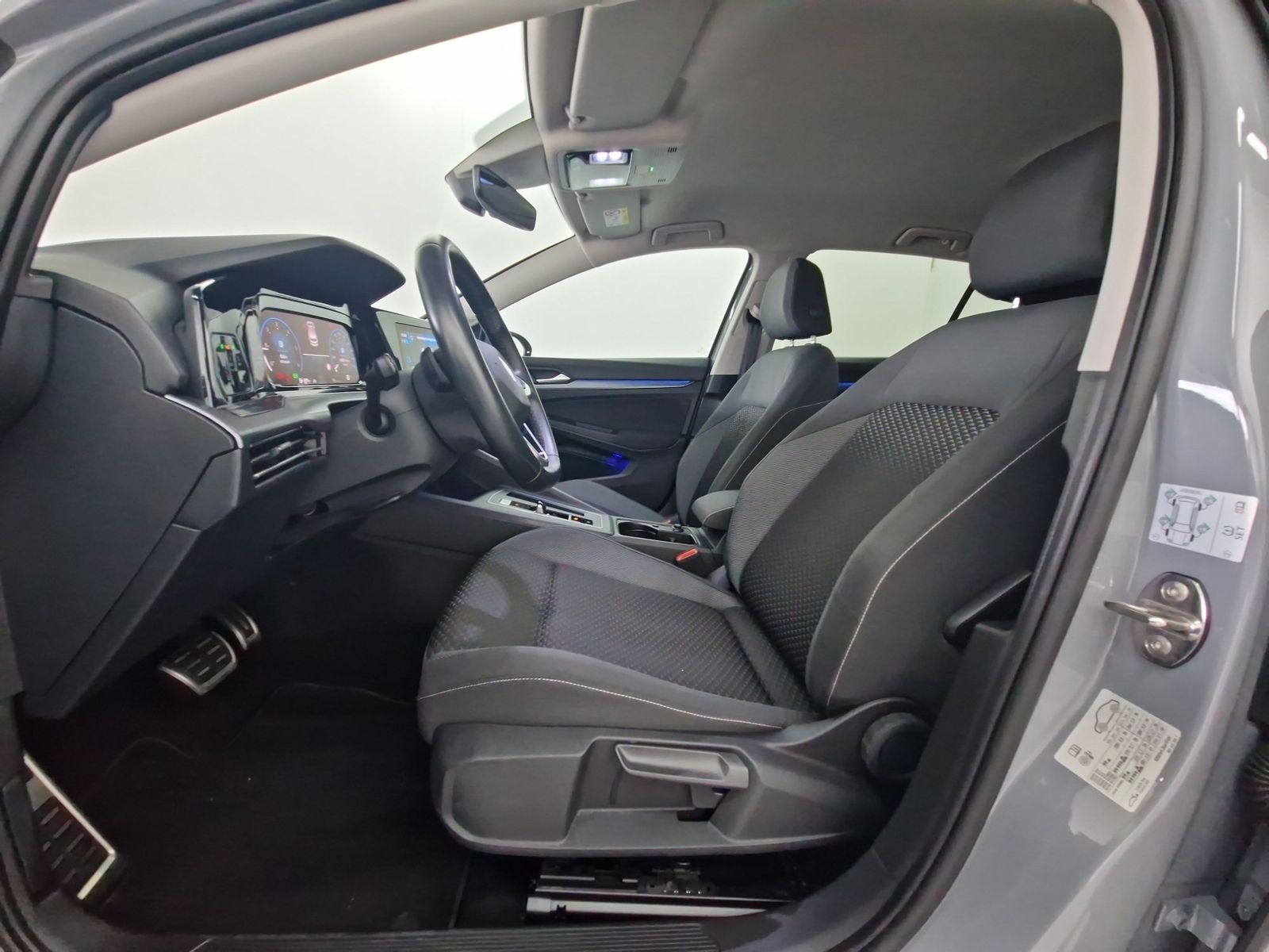 VW Golf VIII 2.0 TDI Active Automatik – Bild 29