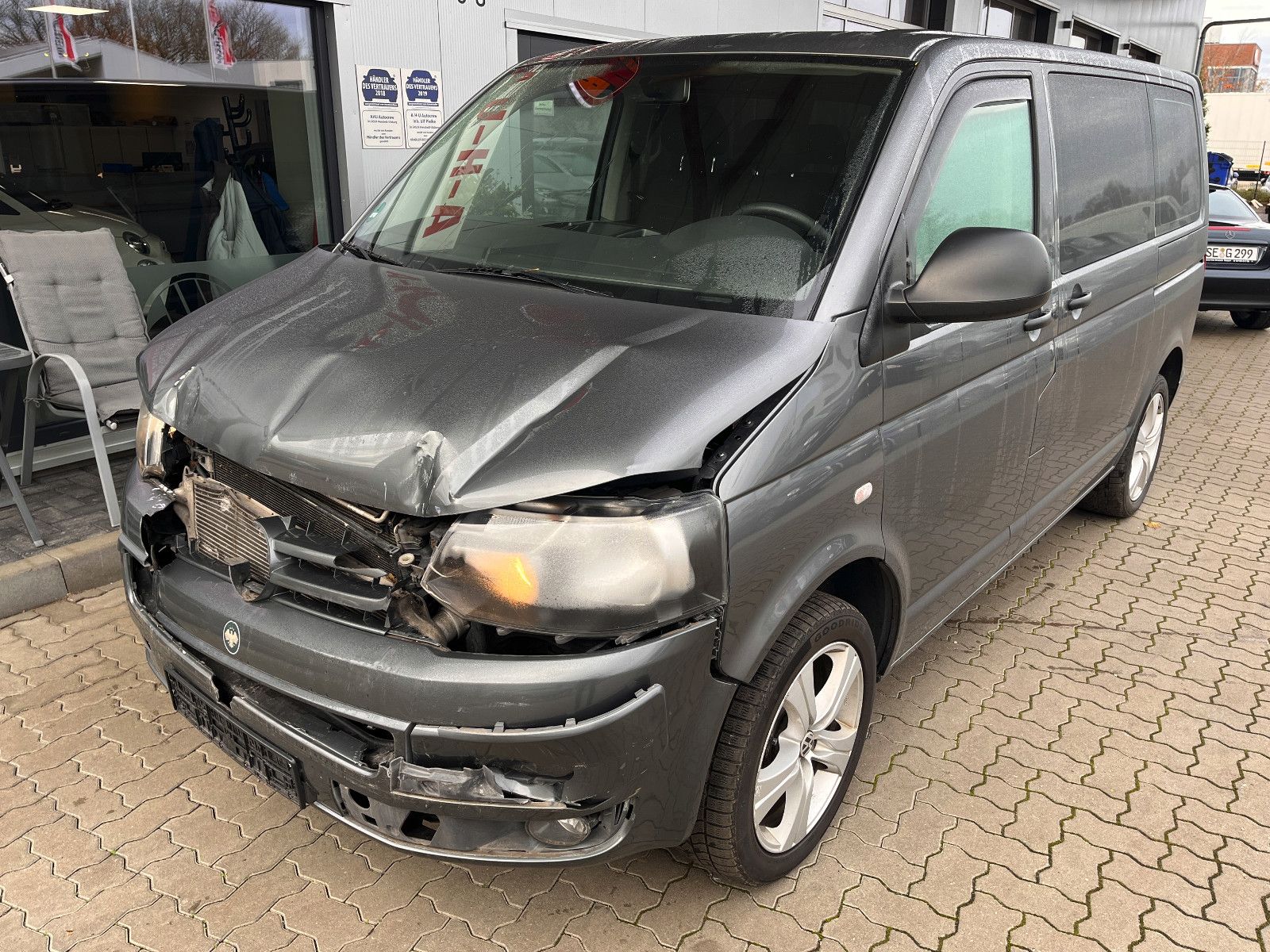 Fahrzeugabbildung Volkswagen T5 Transporter Bus Caravelle Trendline 2.0 TDI