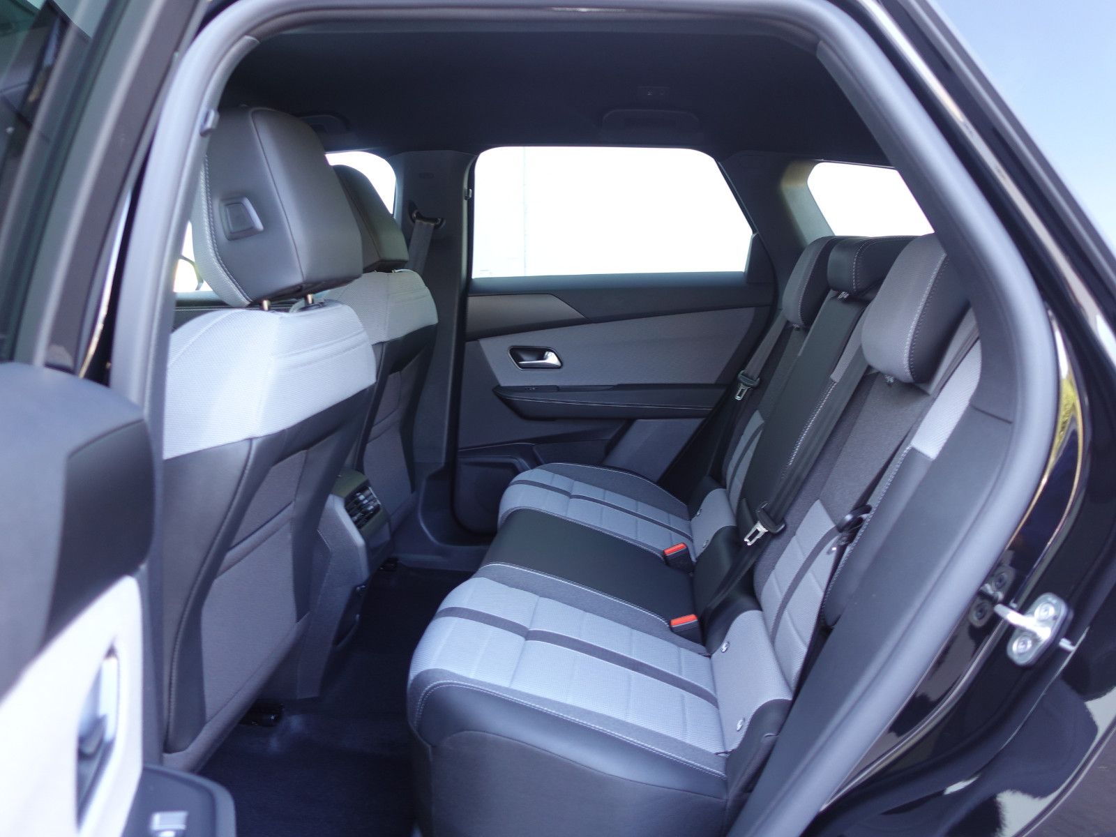 Fahrzeugabbildung Opel Grandland GS, Head Up, LED, PP, Navi, RFK