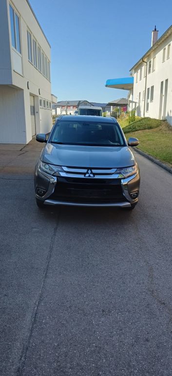 Image of Mitsubishi Outlander