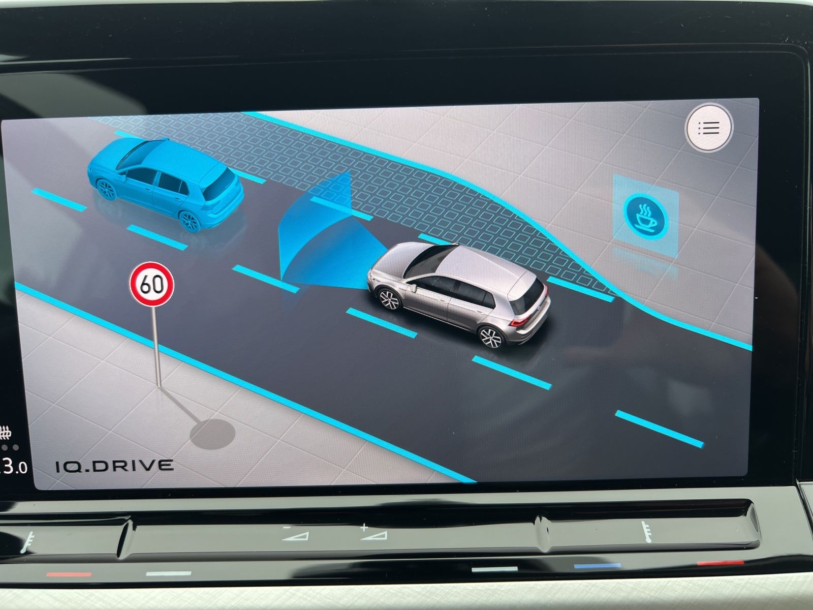 Fahrzeugabbildung Volkswagen Golf VIII Business TDI DSG LED ACC SHZ PDC Navi