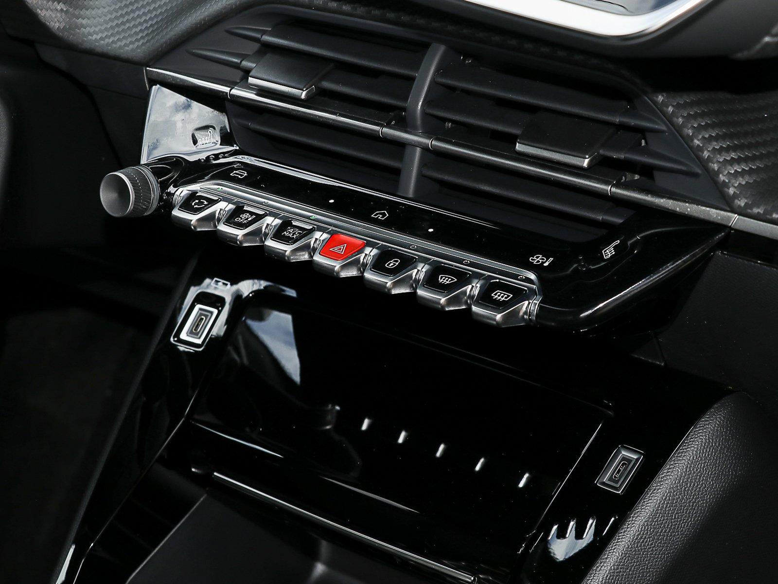 Peugeot 2008 ALLURE HYBRID 145 LED/Navi/PDC/SHZ/AUT/LM
