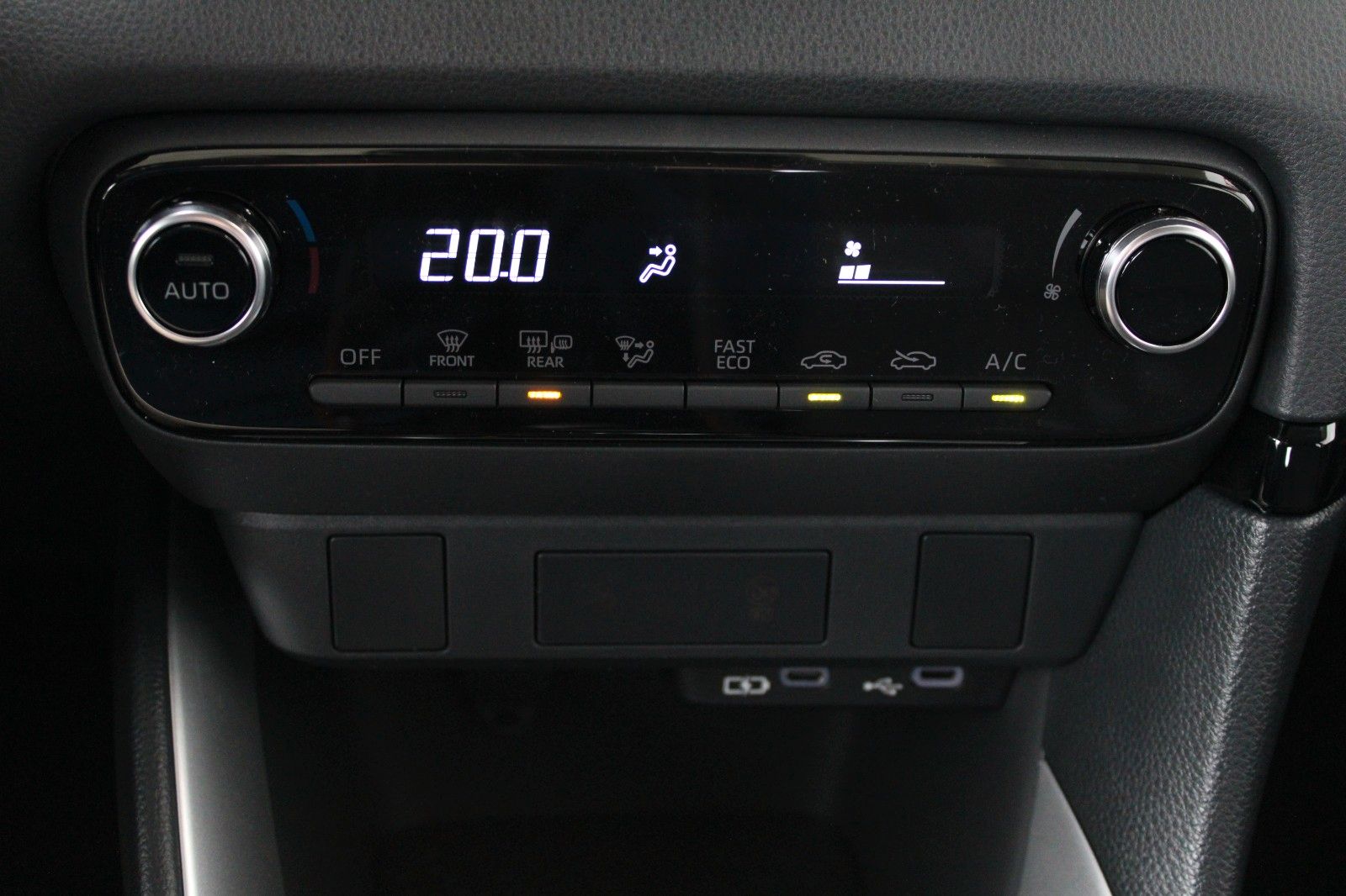 Fahrzeugabbildung Toyota Yaris Hybrid Comfort
