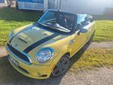MINI Cooper S CABRIO - MINI Cooper S Cabrio mit Benzin-Antrieb: Gelb