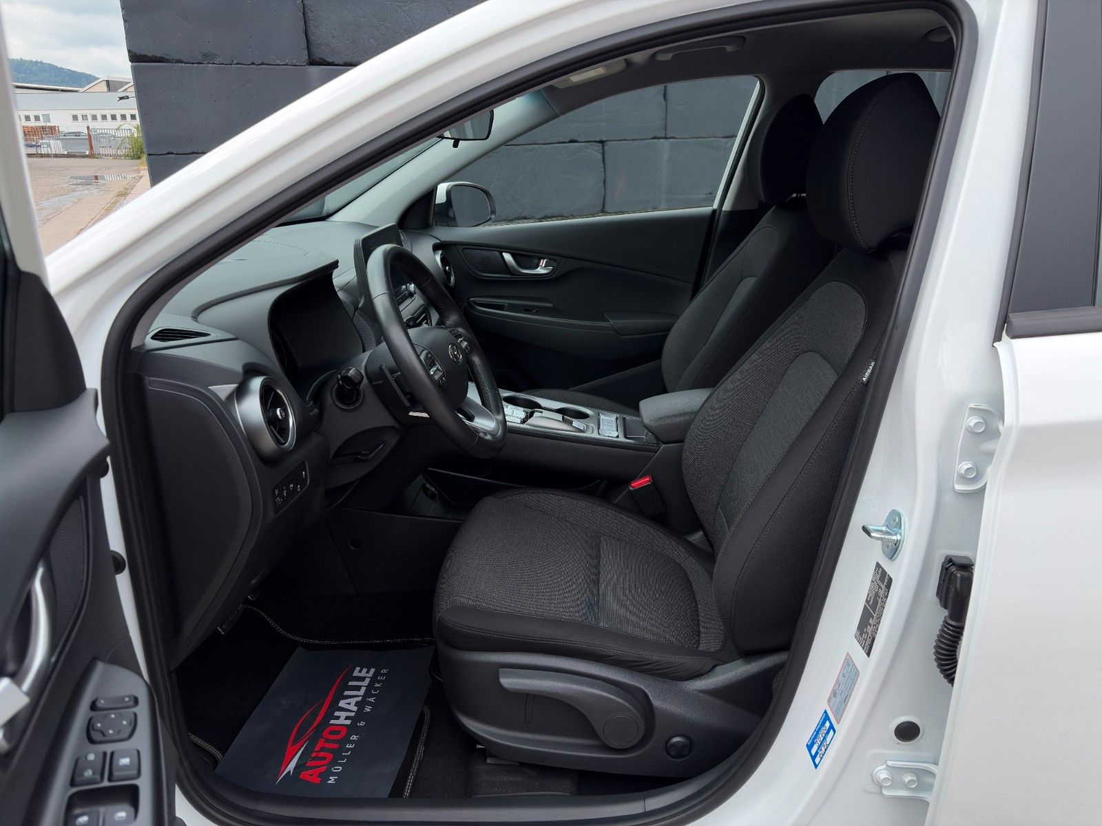 Fahrzeugabbildung Hyundai KONA E Select ACC PDC CAM SHZ LKAS CarPlay