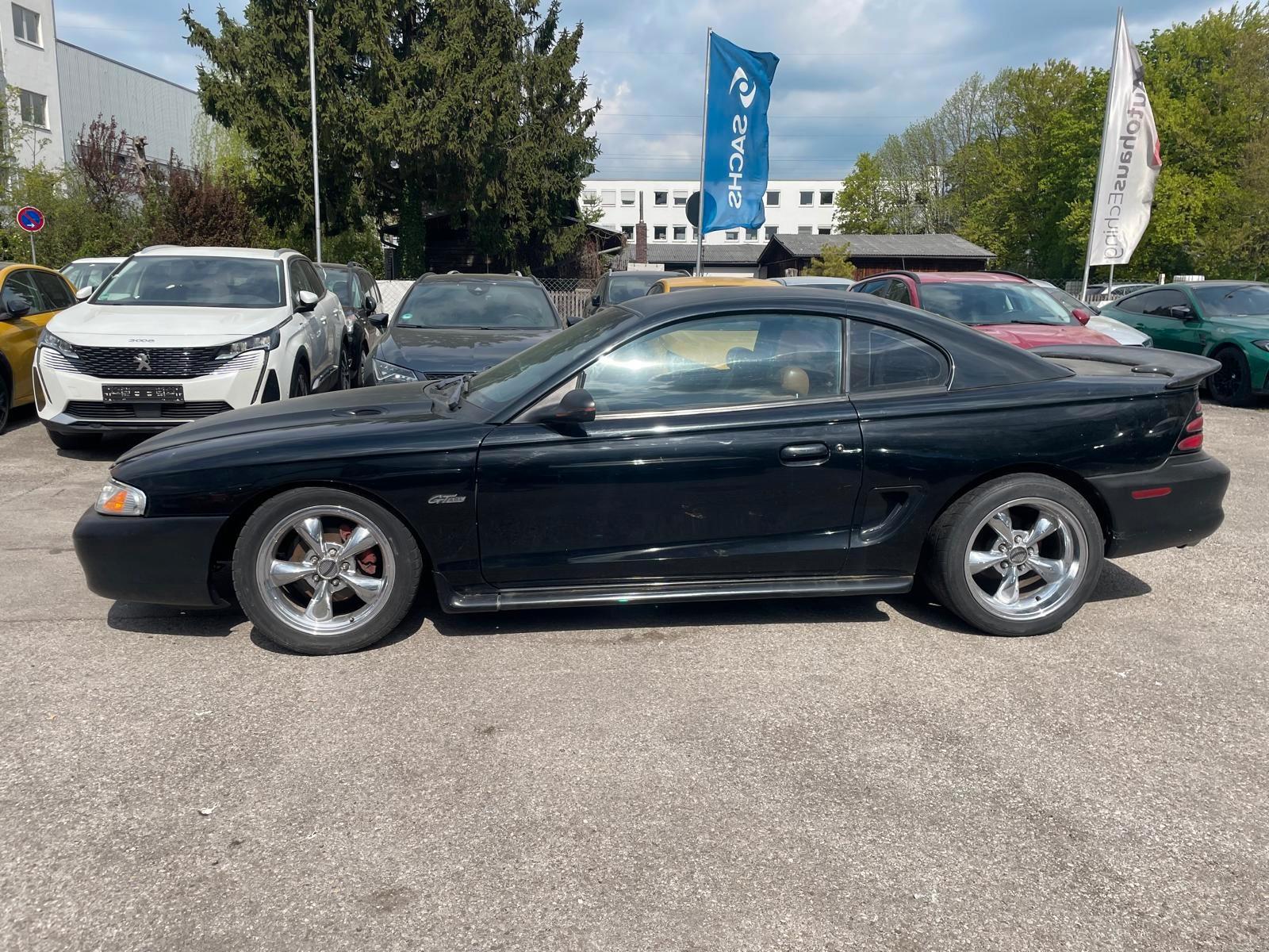 Ford Mustang 4,6 L V8 SOHC, 5-Gang Schaltgetriebe