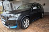 BMW iX1 xDrive30 -xline, 8-f.-ber., AHK, Prem. Paket - schwarze BMW iX1