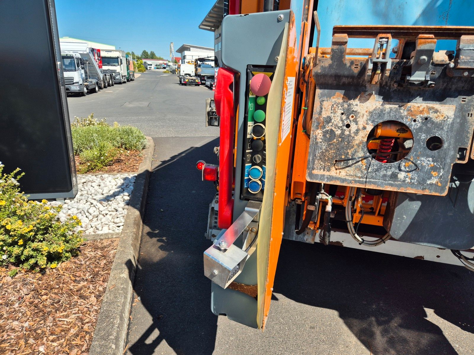 Fahrzeugabbildung Scania P 320 B6x2*4NA Olympus 21 W ASF Hecklader