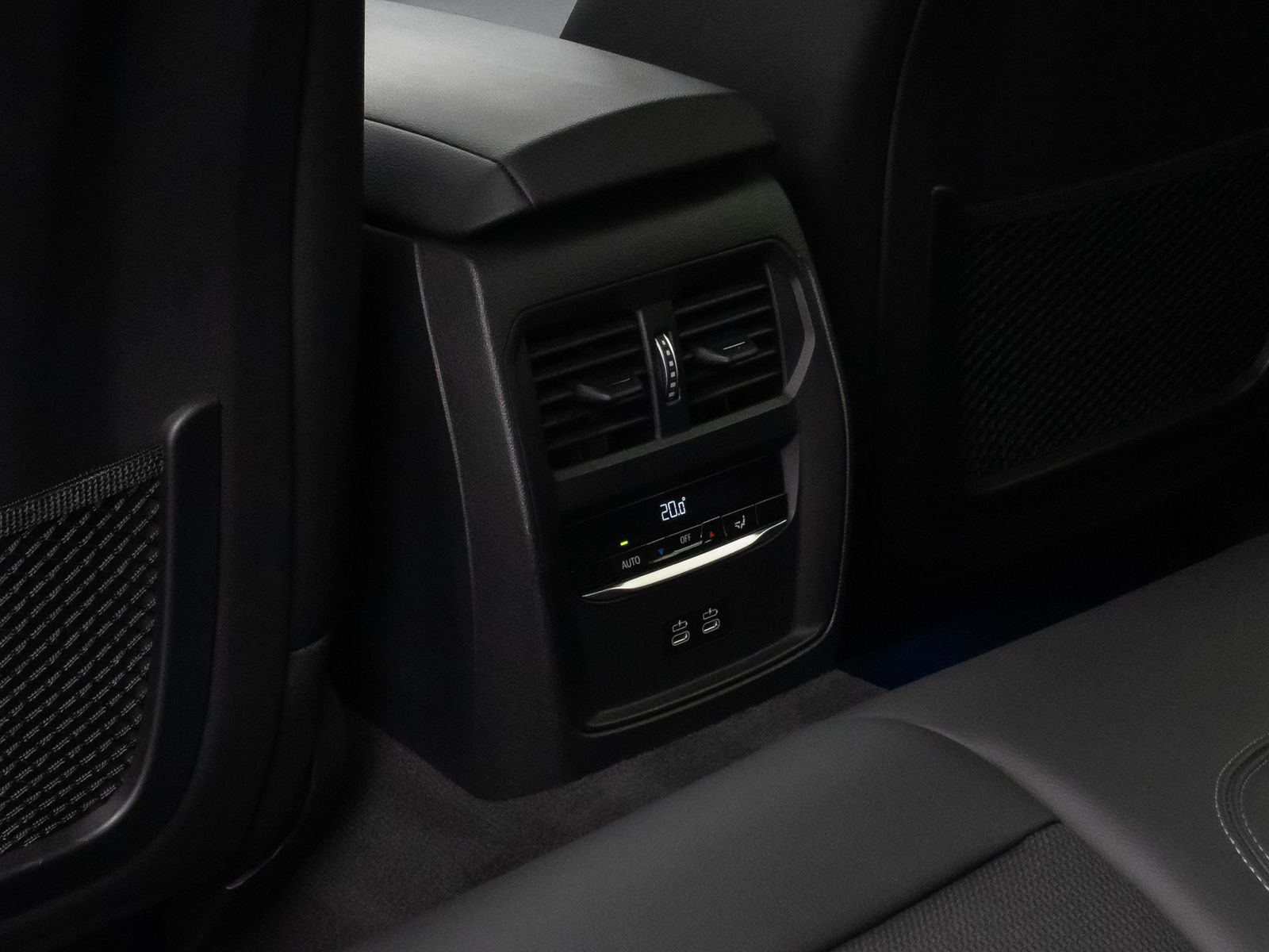 Fahrzeugabbildung BMW 330e Sport Line Kamera Laser HUD DAB Komfort