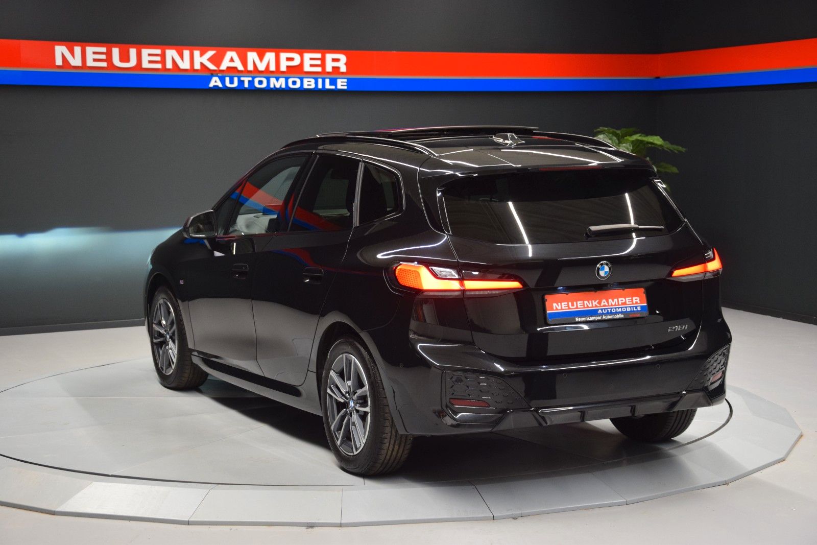 Fahrzeugabbildung BMW 218 i M Sport Leder Navi Pano. LED AHK DAB