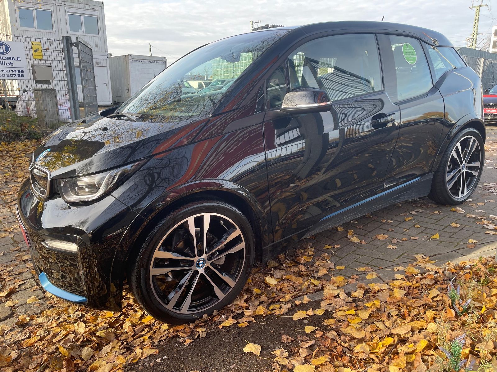 Fahrzeugabbildung BMW i3s KAMERA*SHZ*Business-Paket*20ZOLL*LED