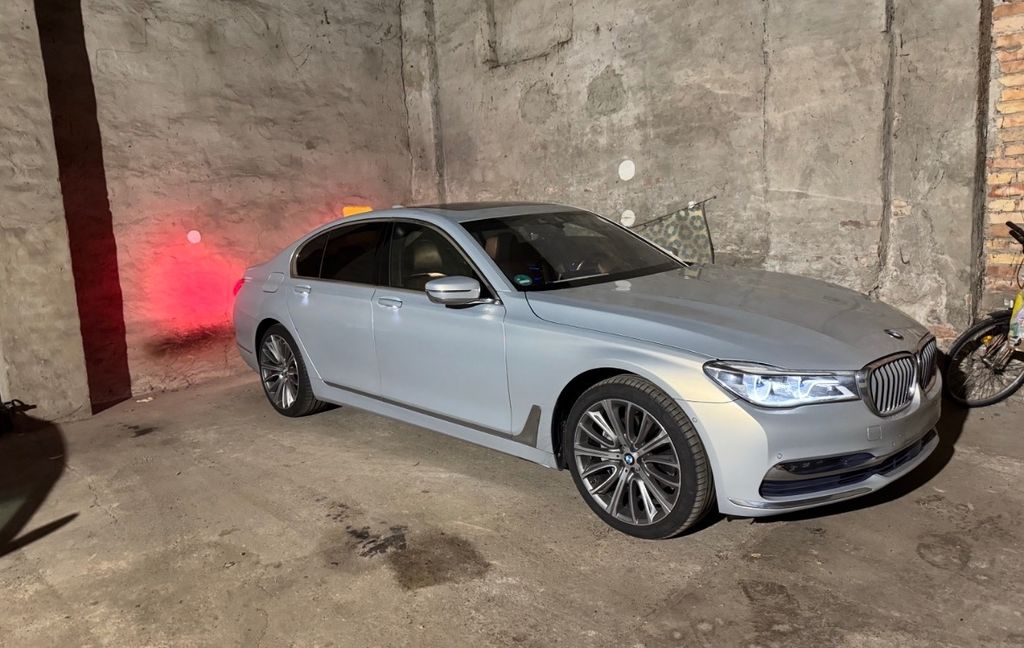 Image of BMW 740