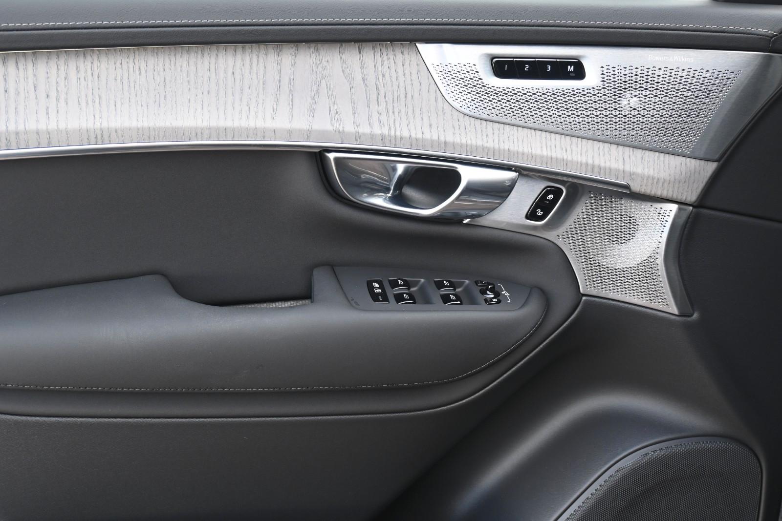 Volvo XC90 T8 AWD Ultra Dark Recharge Plug-In Hybrid