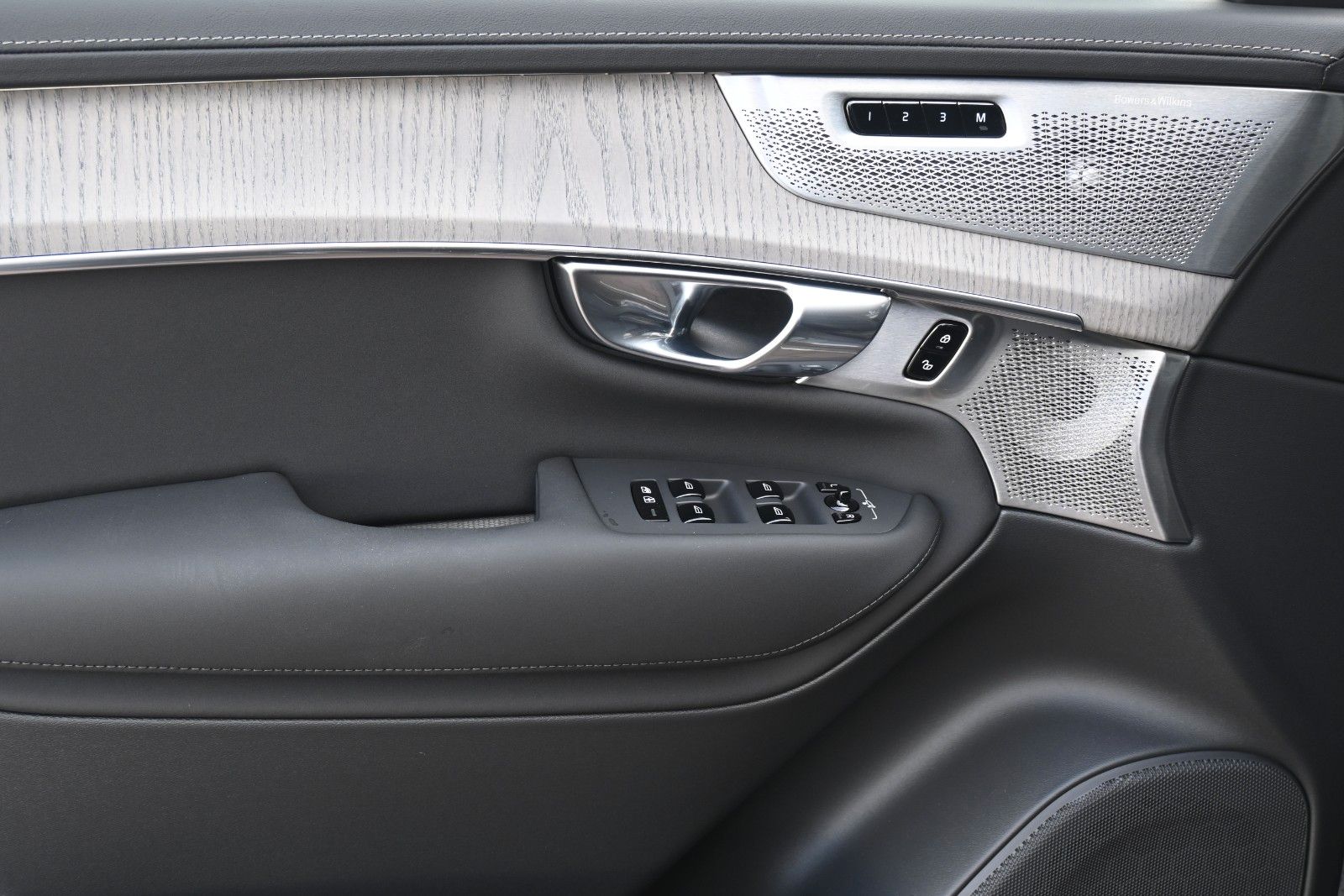 Fahrzeugabbildung Volvo XC90 T8 AWD Ultra Dark Recharge Plug-In Hybrid