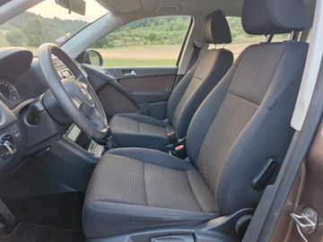 Volkswagen Tiguan - 11