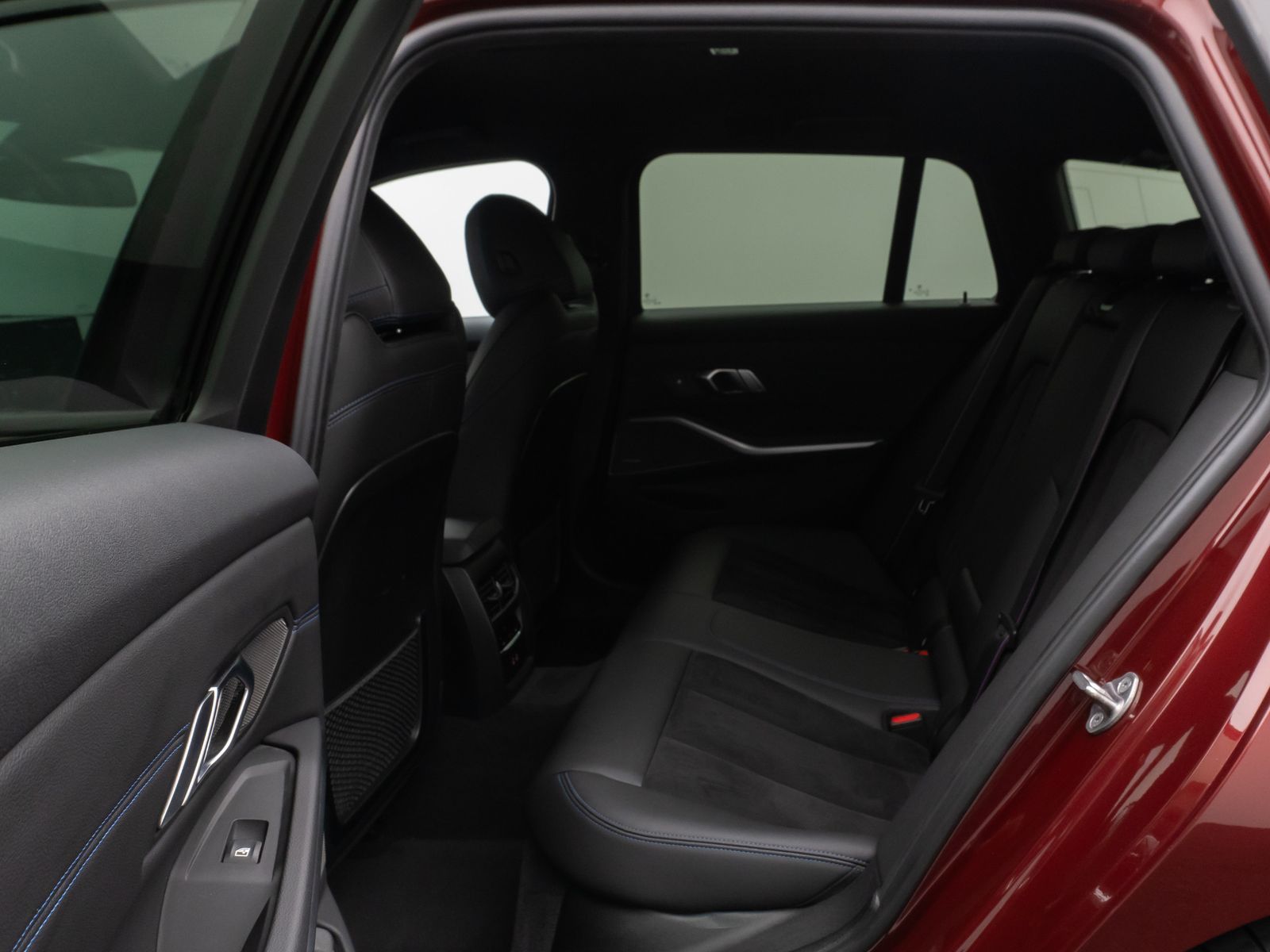 Fahrzeugabbildung BMW 320d M Sport Kamera HUD DAB H/K Komfort 19Zoll