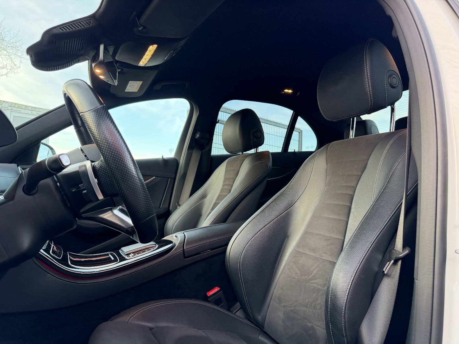 Fahrzeugabbildung Mercedes-Benz E 220d AMG*JUNGE STERNE*MUTLIBEAM*BURMESTER*AHK