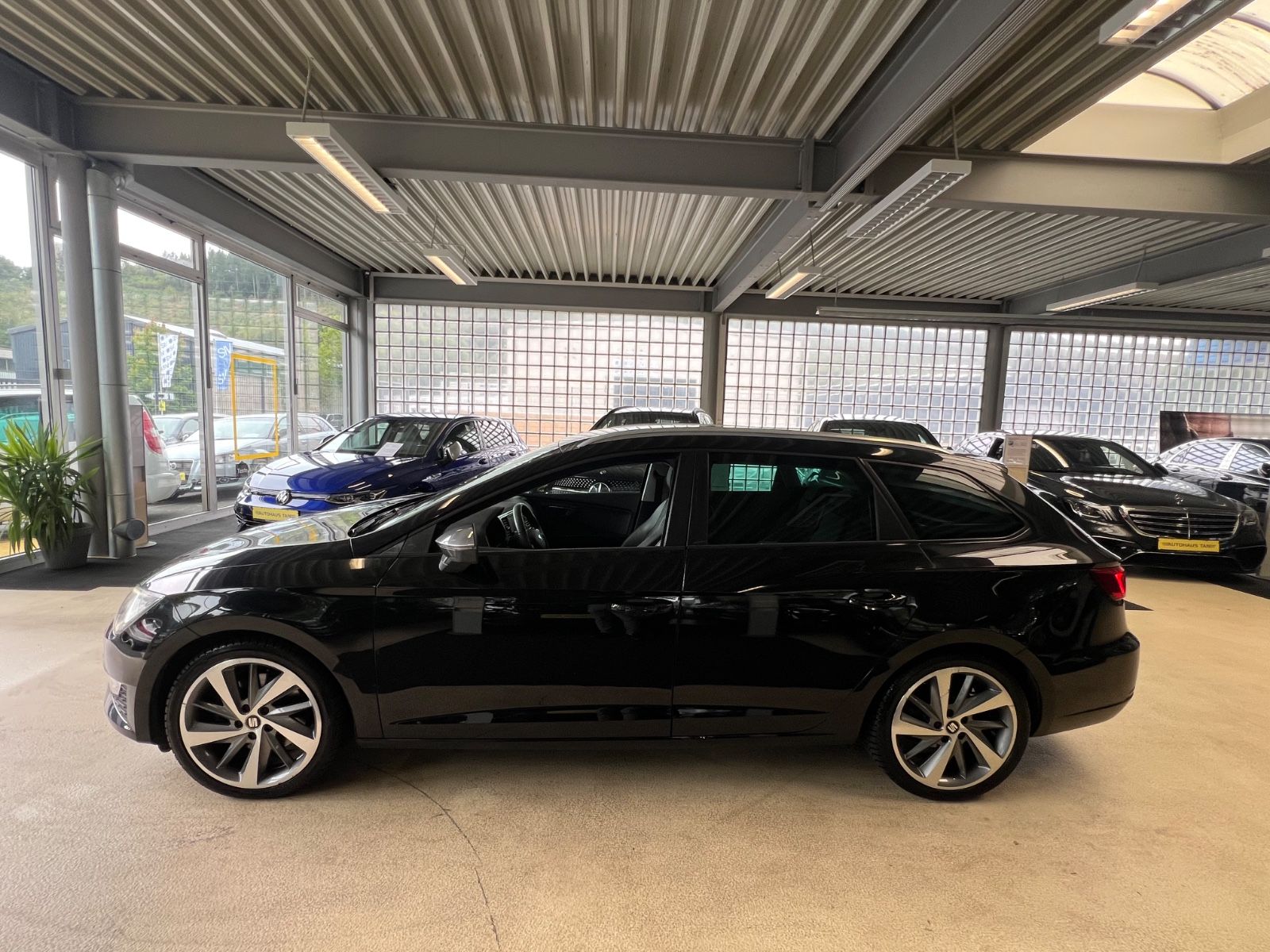 Fahrzeugabbildung SEAT Leon ST FR 2.0 TDI DSG AUTOMATIK *LED*1.HAND*
