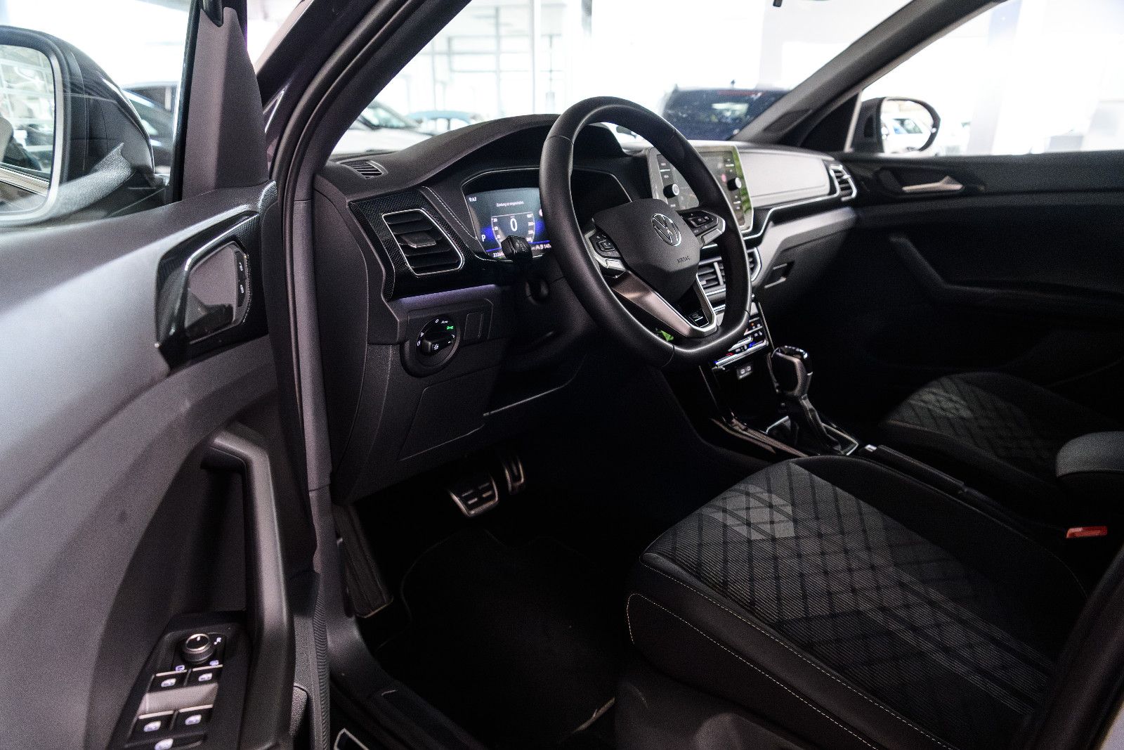 Fahrzeugabbildung Volkswagen T-Cross R-Line 1.5 TSI DSG IQ-LED+AHK+NAV+ACC