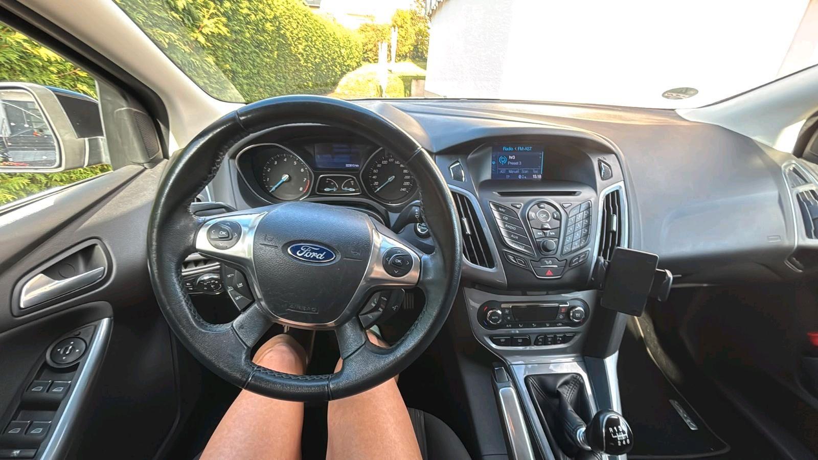 Ford Focus 2012 — photo 10