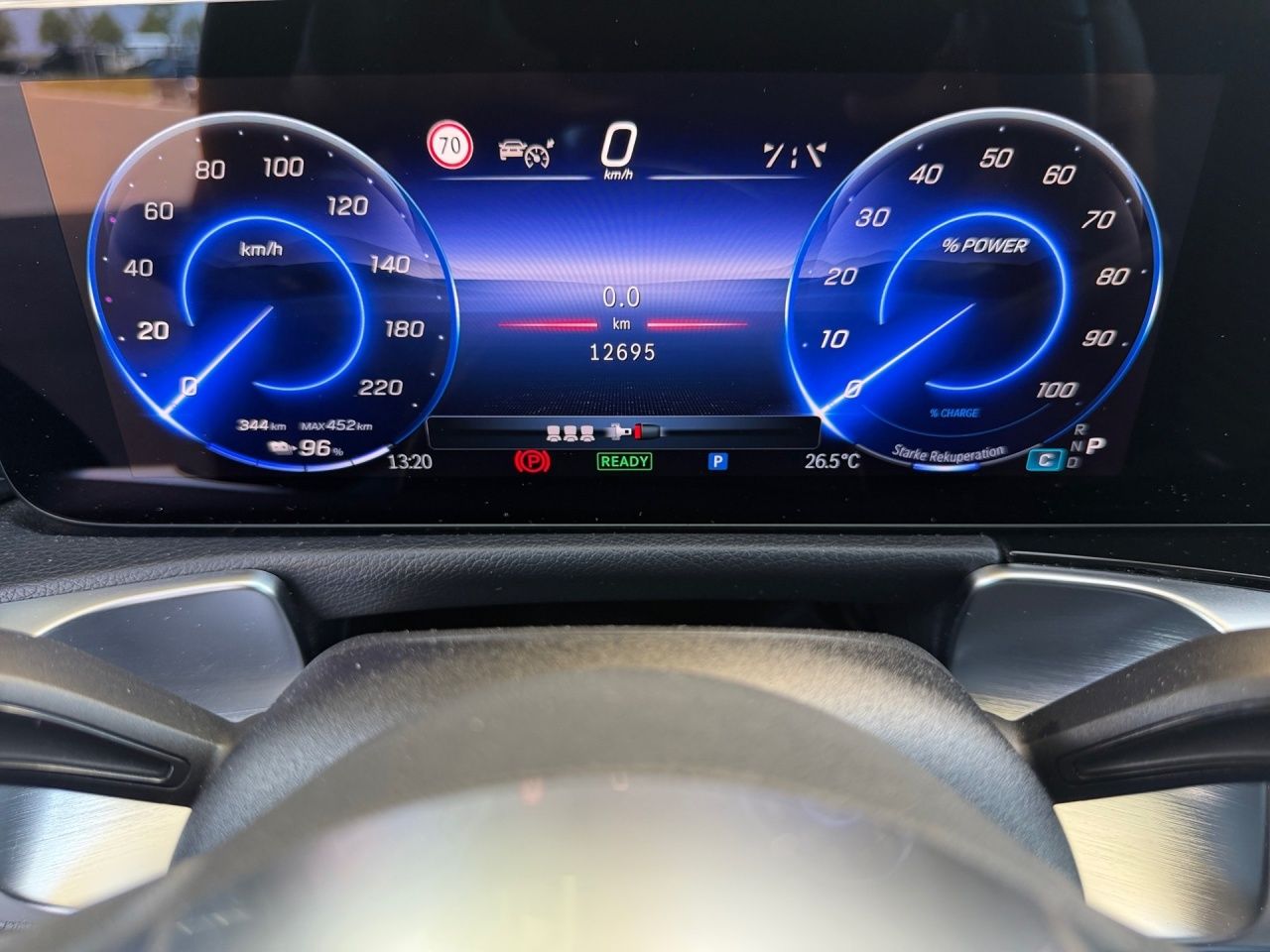 Fahrzeugabbildung Mercedes-Benz EQB 350 4M BONUS+AHK+PANO+360°+DISTR+WINTER+KEYL
