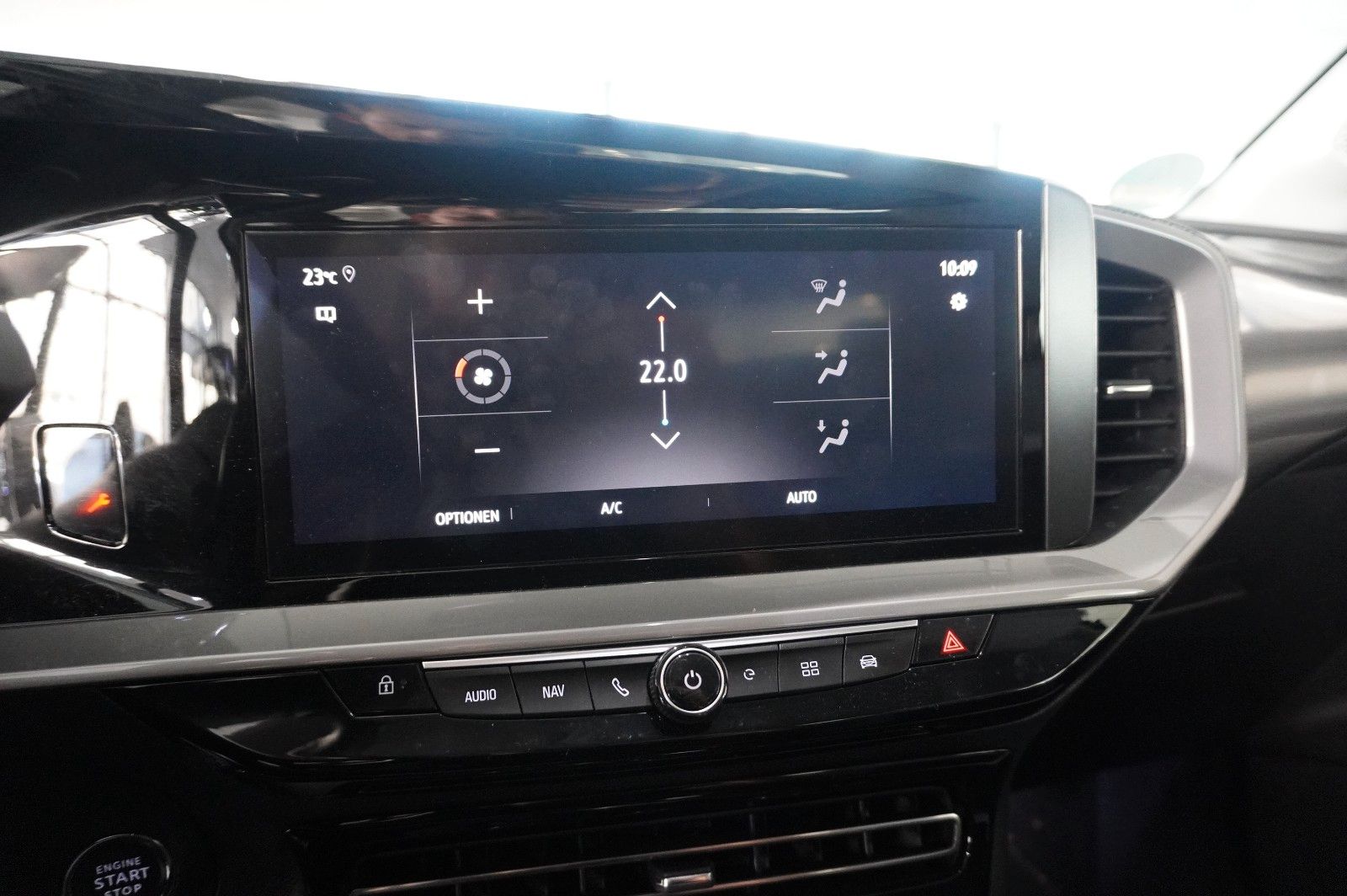 Fahrzeugabbildung Opel Mokka-e ELEGANCE 3-PHASIG NAVI/LED/VIRTU/SHZ/DAB