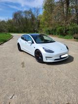 Tesla Model 3 Allradantrieb mit Dualmotor Performa...