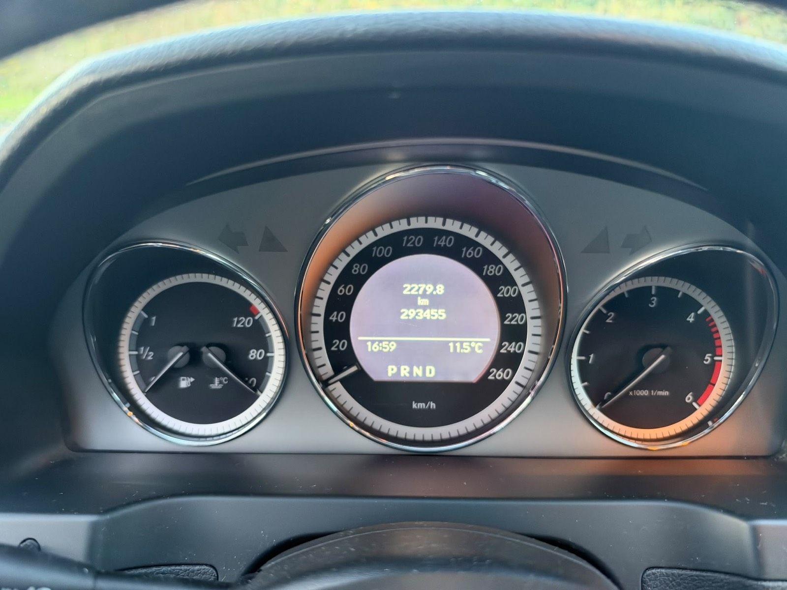 Mercedes-Benz C220 2010 — photo 9