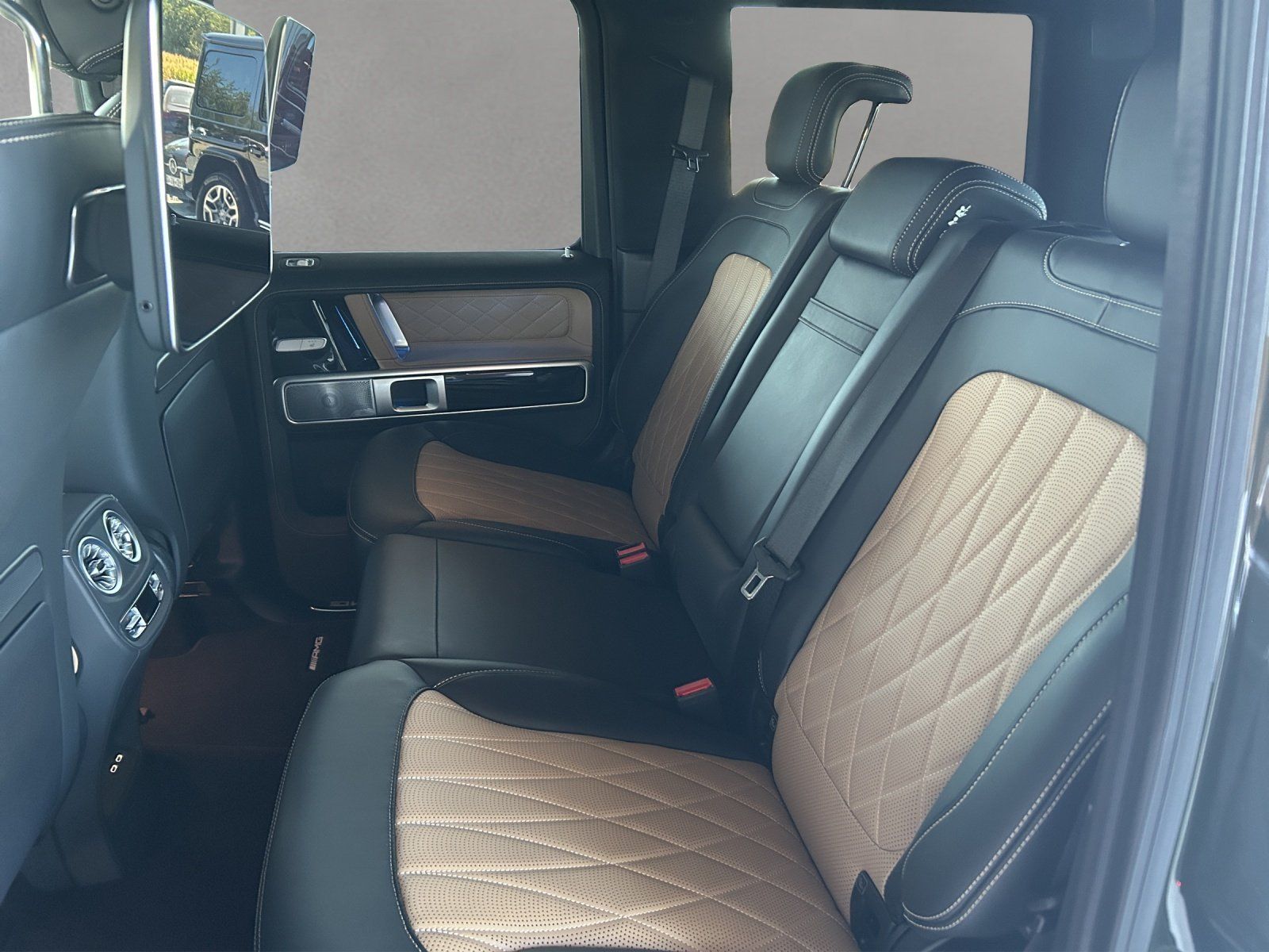 Fahrzeugabbildung Mercedes-Benz G 63 AMG Superior AHK Standhz Perf.Pkt KeyGo GSD