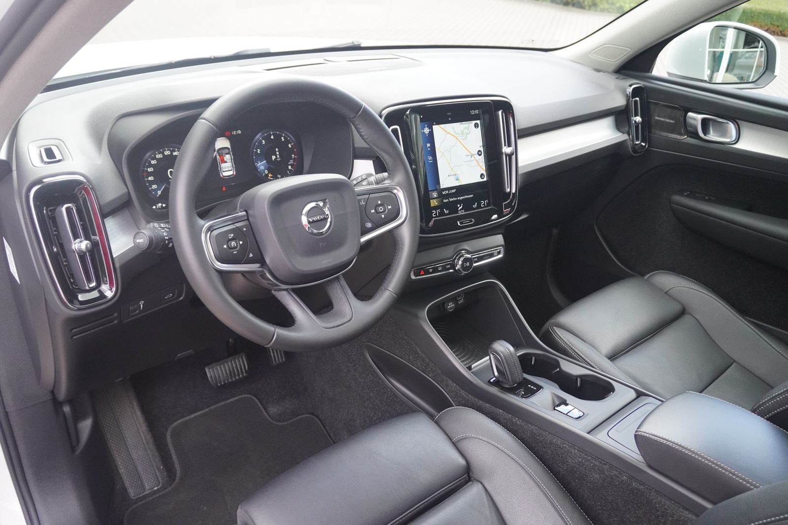 Volvo XC40 2.0 Momentum AWD Aut LED 360° Panorama Navi foto 8