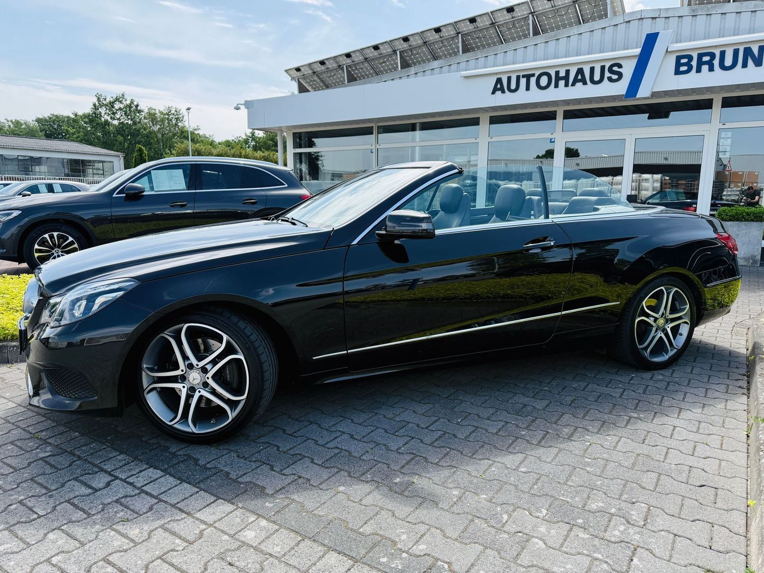 Fahrzeugabbildung Mercedes-Benz E 200 CABRIO SPORTPAKET - Autom., LED, Navi, PTS