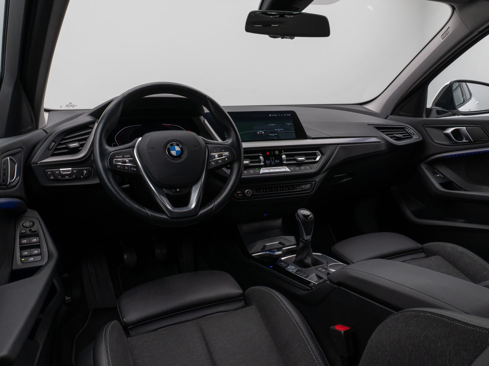 Fahrzeugabbildung BMW 118i SportLine Kamera DAB Lenkrhzg Komfort Alarm