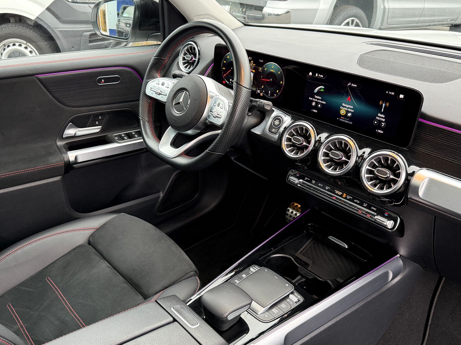 Fahrzeugabbildung Mercedes-Benz GLB 220d 4Matic AMG ACC AHK Kamera Ambiente Pano