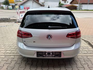 Volkswagen Golf - 6