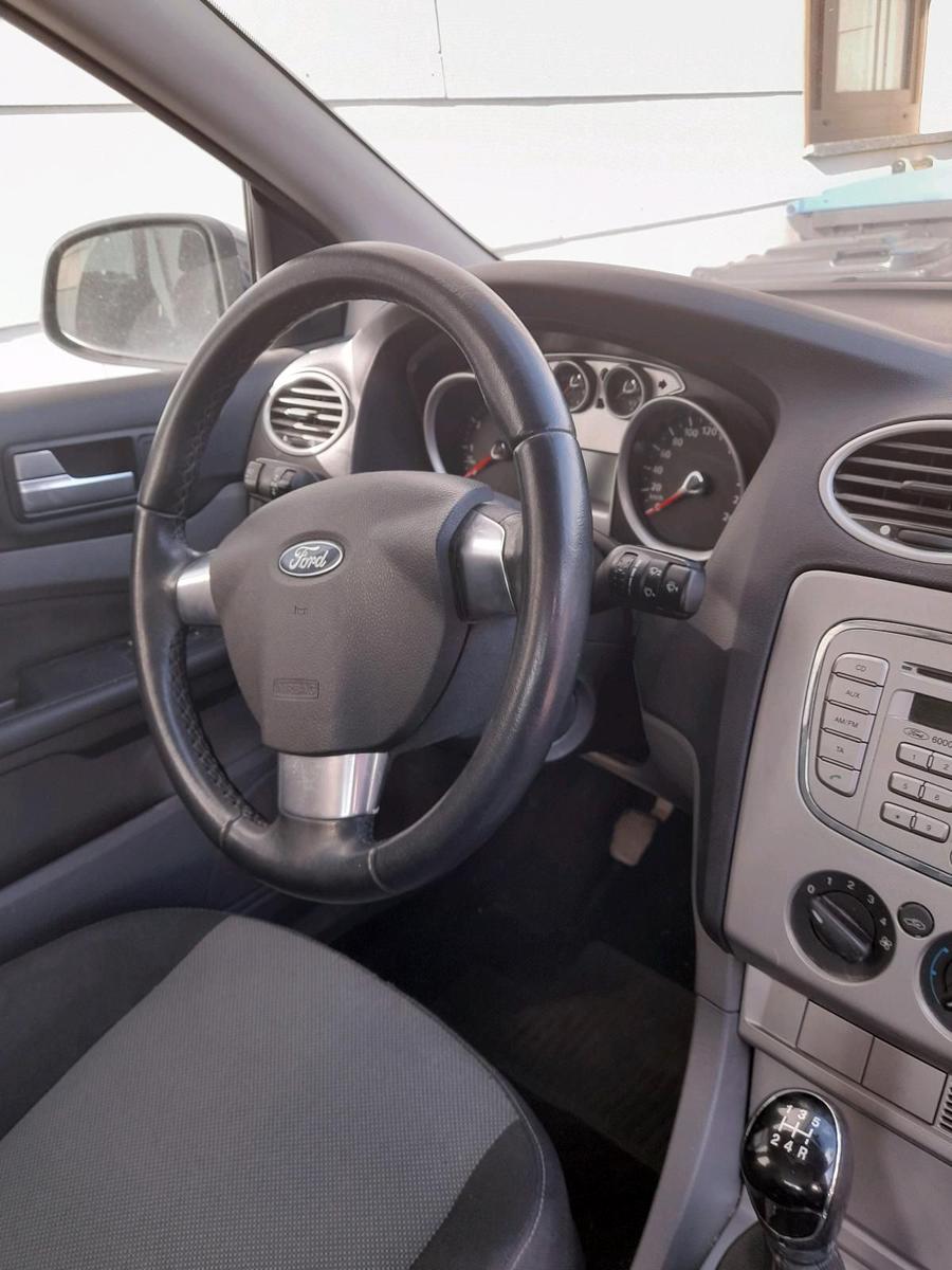 Ford Focus 2009 — photo 9