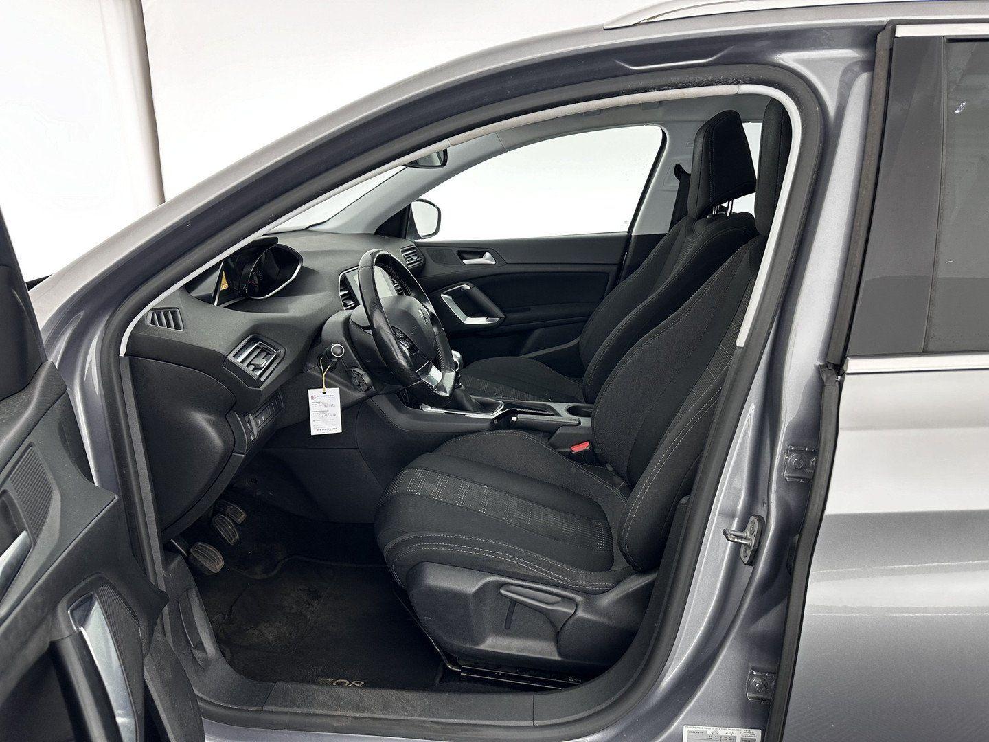 Peugeot 308 2015 — photo 8
