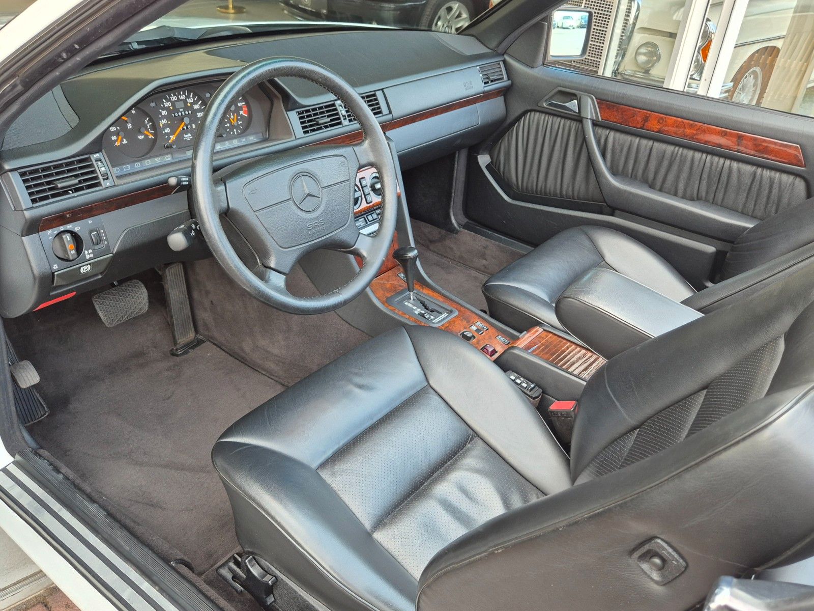 Fahrzeugabbildung Mercedes-Benz E 220 Cabrio/Dt./2. Hand/Daimler-SH/Leder/Klima