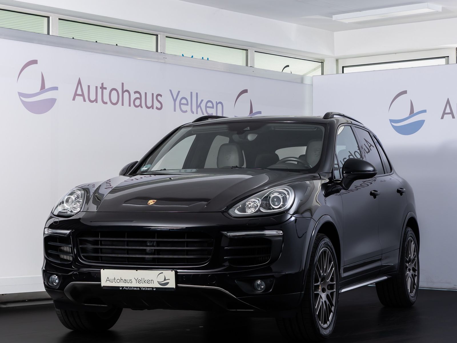 PORSCHE Cayenne Diesel Platinum Edition PASM*PANO*AHK*RK