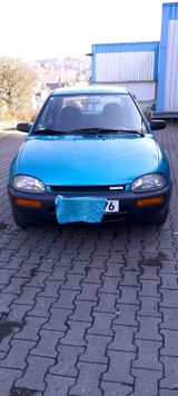 Mazda 121 Oldtimer Auto - Mazda 121 mit Benzin-Antrieb