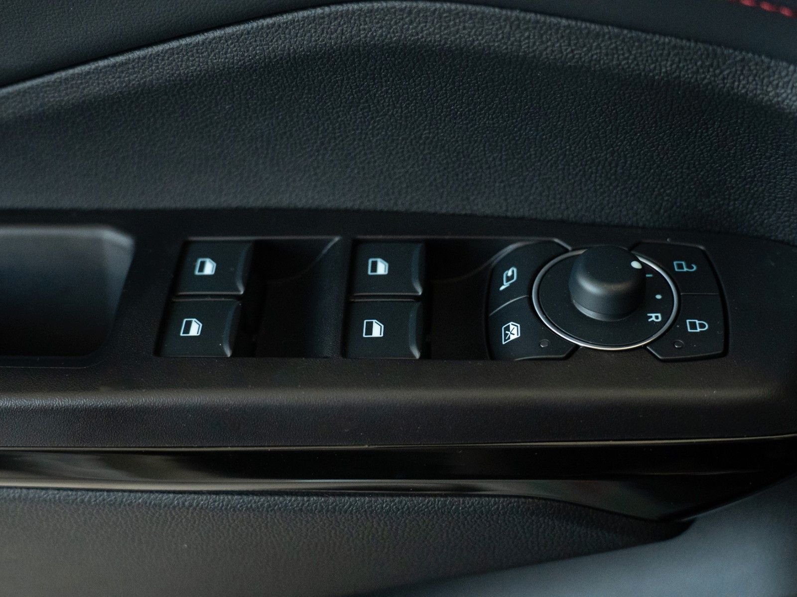 Fahrzeugabbildung Ford Puma ST-Line PANO/SITZHEIZUNG/NAVI/LED