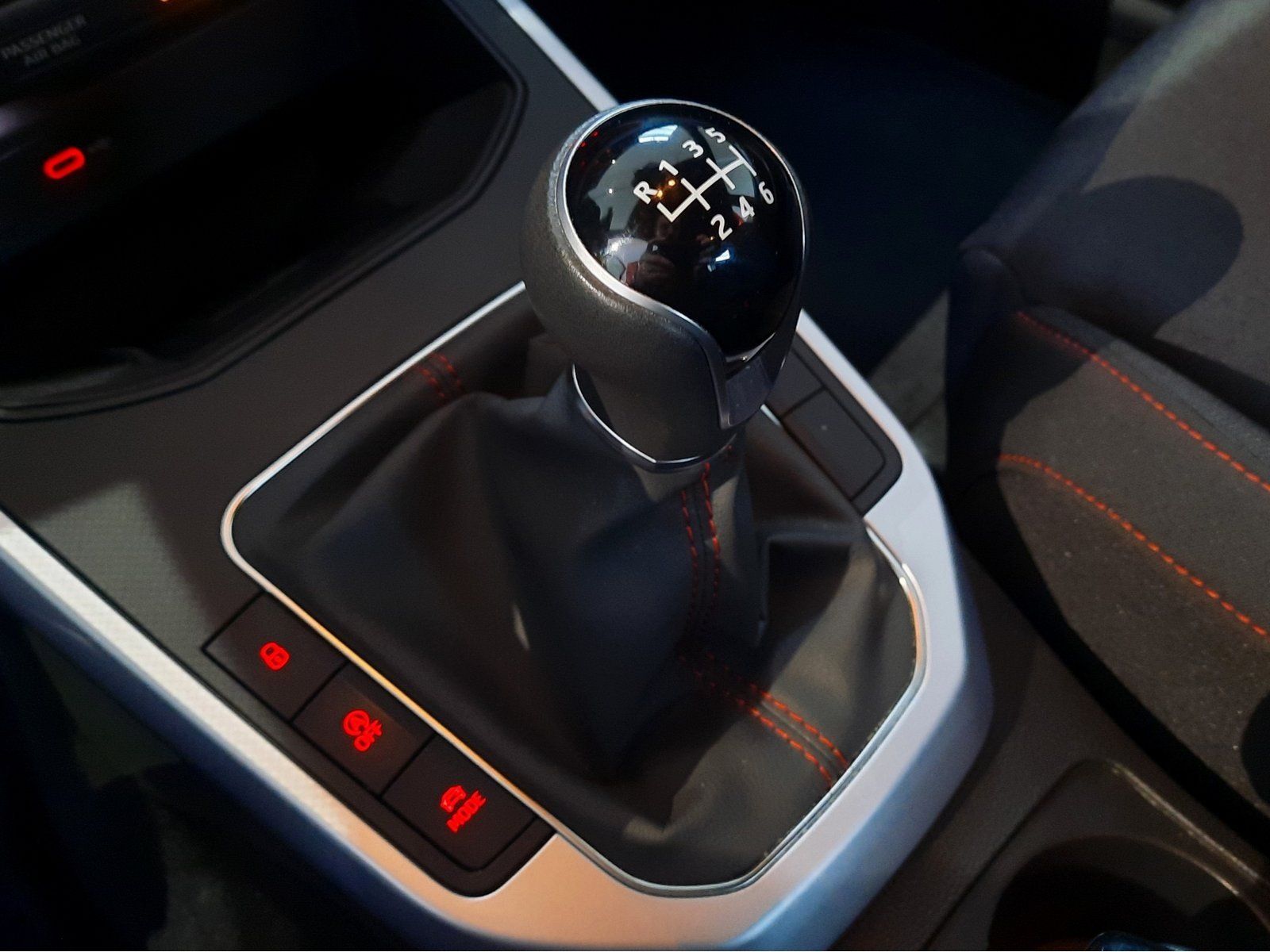 Fahrzeugabbildung SEAT Arona FR TSI *AHK*Navi*LED*PDC*Sitzhzg*Tempomat*