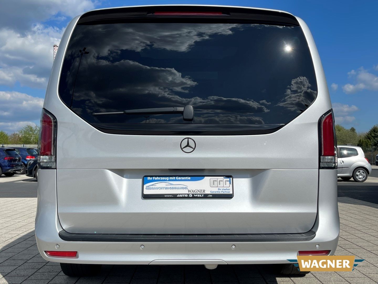 Fahrzeugabbildung Mercedes-Benz V 250 d AVANTGARDE AMG EDITION lang Night Paket