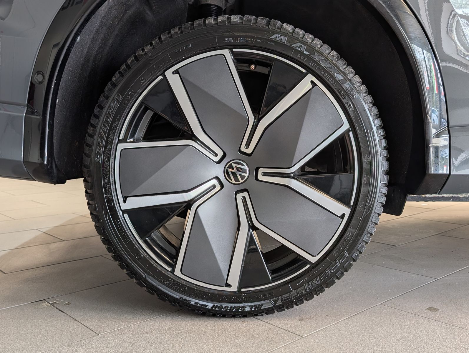 Photo du véhicule Volkswagen Tiguan 2.0TDI R-Line 4M Pano Black AHK Matrix 20