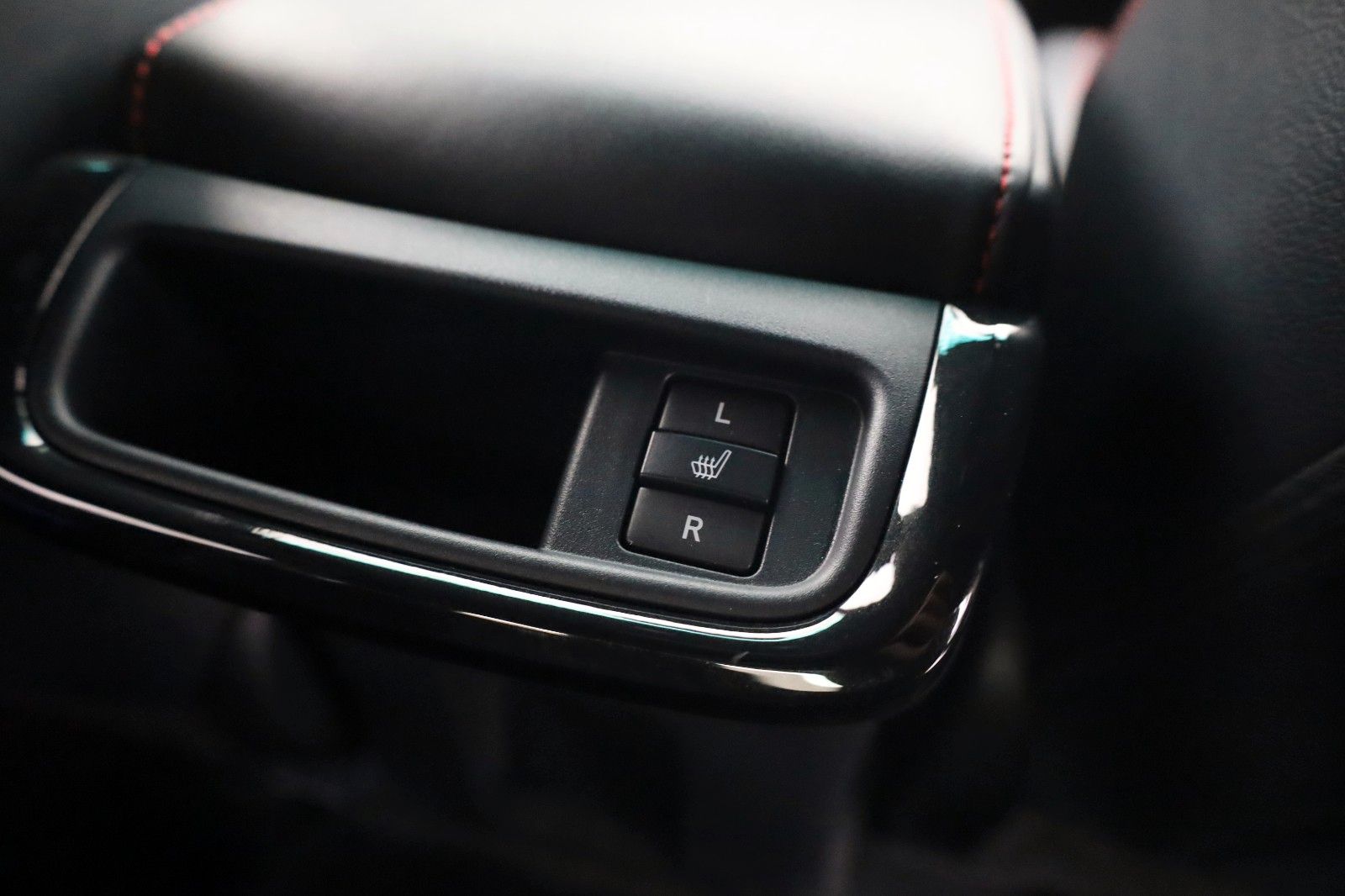 Fahrzeugabbildung Toyota Hilux 2.8 D-4D GR Sport,Alcantara,ACC,Rollo, AHK