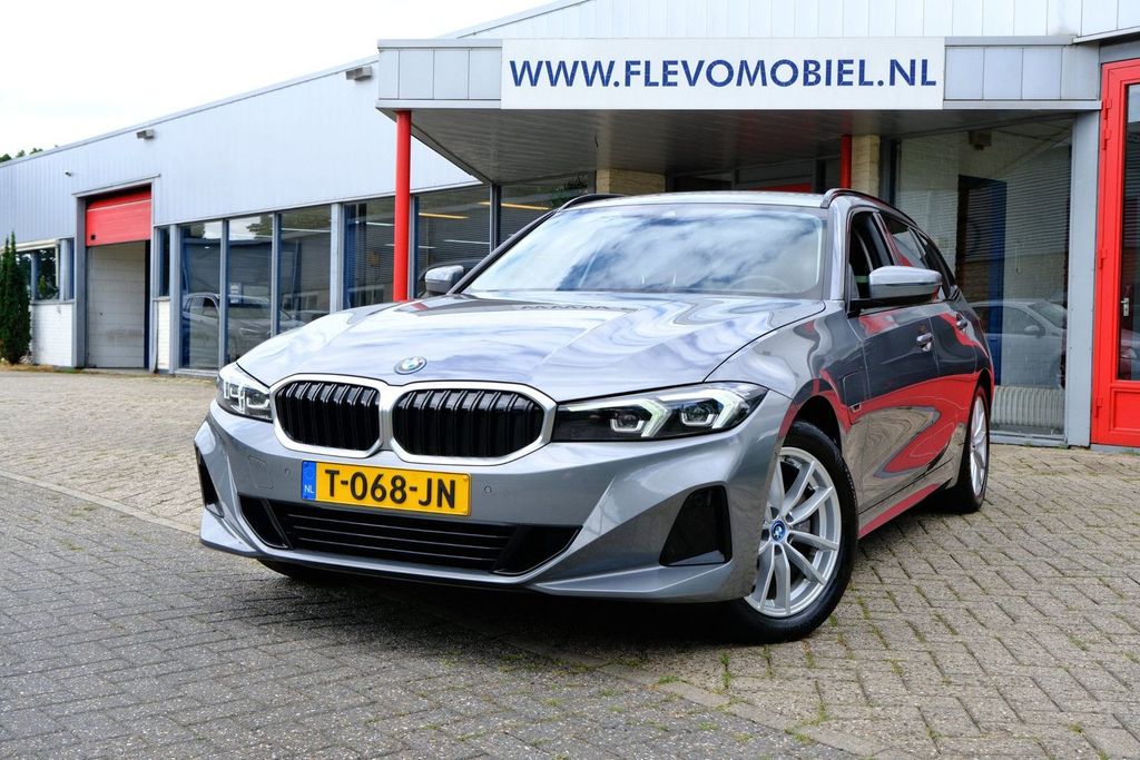 Image of BMW 320
