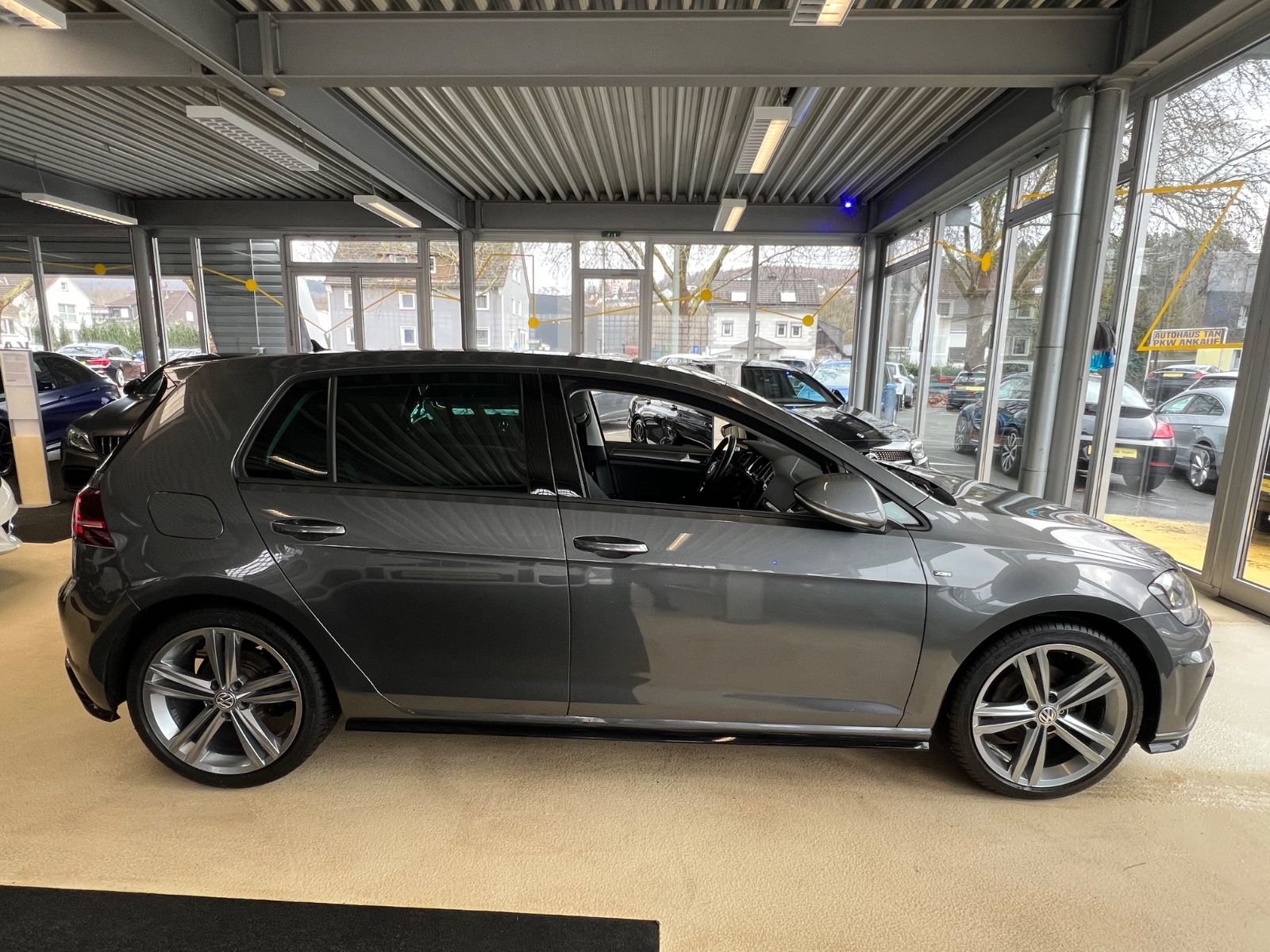 Fahrzeugabbildung Volkswagen Golf VII Lim. 1.5 TSI DSG Join R line *ACC*