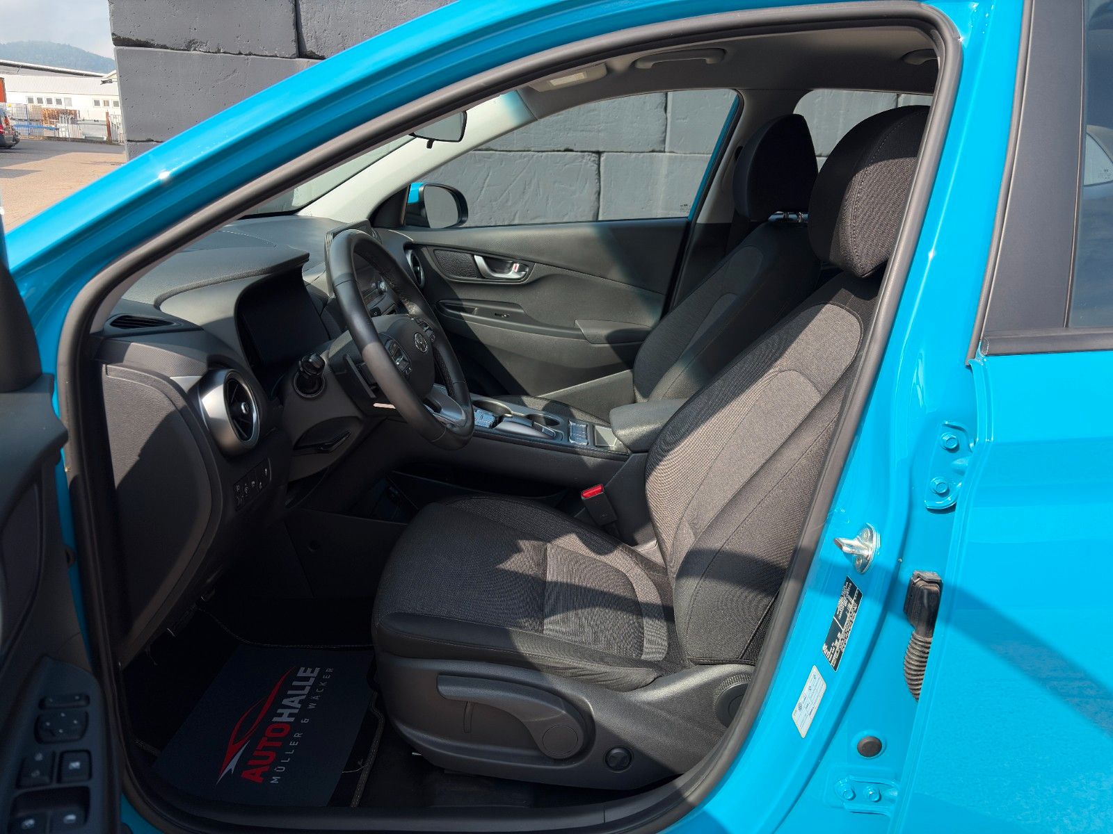 Fahrzeugabbildung Hyundai KONA E Select SHZ ACC PDC LKA Navi WiFi CarPlay
